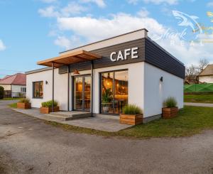 OBCHODNO - SKLADOVÝ PRIESTOR , kaviareň, potraviny alebo iné služby?