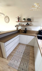 NOVOSTAVBA 2i byt Zariadený & VEĽKÁ TERASA &  Vyhradené Parkovacie miesto 