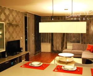 TRI VEŽE _ 2i byt _ Parkovanie, Fittnes 