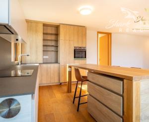 Slnečný 3-izbový byt pri Horskom parku s výhľadmi a maximálnym súkromím