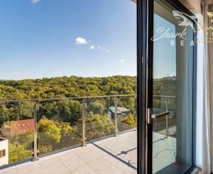 Slnečný 3-izbový byt pri Horskom parku s výhľadmi a maximálnym súkromím