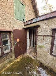 Rodinný dom s projektom a povolením v tichej časti Devínskej Novej Vsi