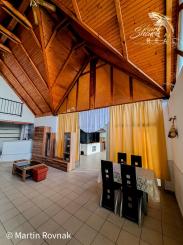 Jedinečný objekt s vysokými stropmi a átriom pre vaše podnikanie