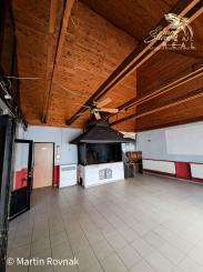 Jedinečný objekt s vysokými stropmi a átriom pre vaše podnikanie