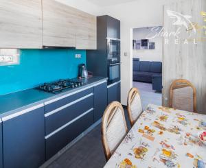 Krásny veľkometrážny zrekonštruovaný 2-izbový byt