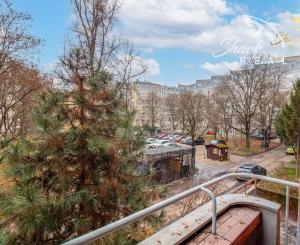 4i byt s otvorenou dispozíciou a 2 balkónmi v srdci Starého Mesta