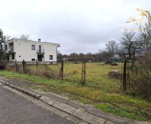 Slnečný pozemok pre Váš nový domov