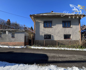 Rodinný dom s garážou.