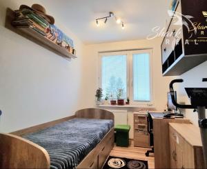 Na predaj 4-izbový byt v obľúbenej lokalite Trebišova – Komenského