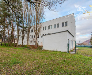  Predaj / Prenájom ubytovací objekt v obci Koškovce – 26 izieb, parkovanie, garáže 