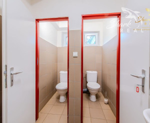  Predaj / Prenájom ubytovací objekt v obci Koškovce – 26 izieb, parkovanie, garáže 