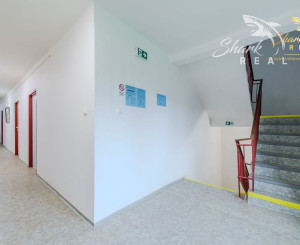  Predaj / Prenájom ubytovací objekt v obci Koškovce – 26 izieb, parkovanie, garáže 