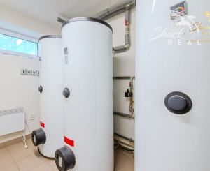  Predaj / Prenájom ubytovací objekt v obci Koškovce – 26 izieb, parkovanie, garáže 