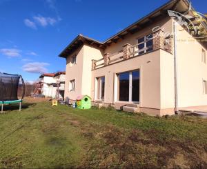 Byt v novostavbe so záhradou neďaleko tajchu Nová Baňa