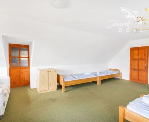 REZERVOVANÉ - Útulná chata usadená v krásnom prostredí Štiavnických vrchov