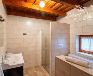 REZERVOVANÉ - Útulná chata usadená v krásnom prostredí Štiavnických vrchov