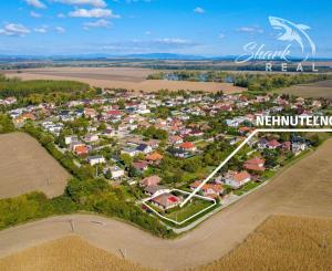 !ZNÍŽENÁ CENA! 6-izbový rodinný dom s veľkým pozemkom v Komjaticiach