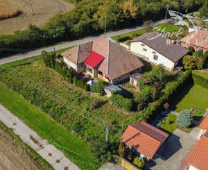 !ZNÍŽENÁ CENA! 6-izbový rodinný dom s veľkým pozemkom v Komjaticiach