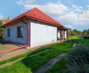 SUPER  CENA! Príjemný 3-izbový dom s veľkým pozemkom 
