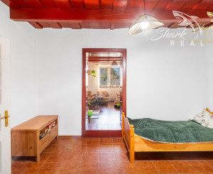 SUPER  CENA! Príjemný 3-izbový dom s veľkým pozemkom 