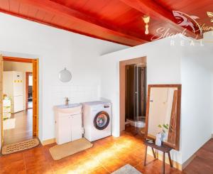 SUPER  CENA! Príjemný 3-izbový dom s veľkým pozemkom 