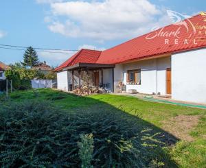 SUPER  CENA! Príjemný 3-izbový dom s veľkým pozemkom 