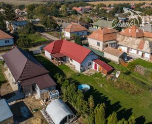 SUPER  CENA! Príjemný 3-izbový dom s veľkým pozemkom 