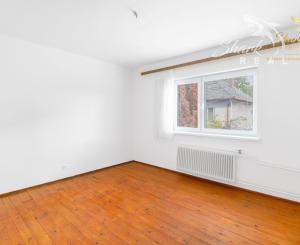 Rodinný dom s pekným pozemkom 