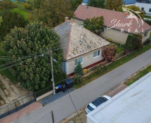 Rodinný dom s pekným pozemkom 