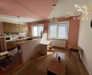 ZNÍŽENÁ CENA - Presvetlený 4 izbový rodinný dom s garážou