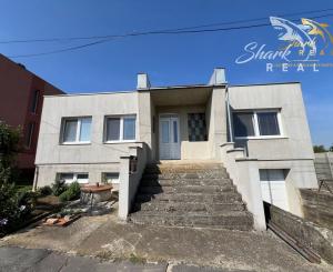 ZNÍŽENÁ CENA - Presvetlený 4 izbový rodinný dom s garážou