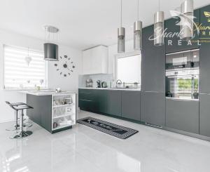 Exkluzívna Novostavba s Pozemkom v Obci Veselé