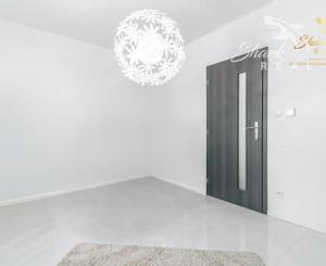 Exkluzívna Novostavba s Pozemkom v Obci Veselé