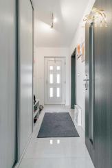 Exkluzívna Novostavba s Pozemkom v Obci Veselé