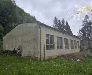 Priestranná budova s bývaním