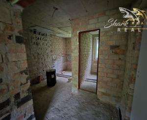 Priestranná budova s bývaním