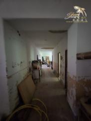 Priestranná budova s bývaním