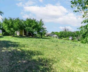 ZNÍŽENÁ CENA - EXKLUZÍVNE: Na predaj záhrada s chatkou – na skok od Trnavy!