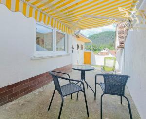 Malebná romantická chalupa pod lesom