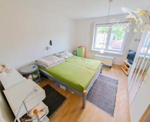 Malebná romantická chalupa pod lesom