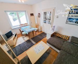 Malebná romantická chalupa pod lesom