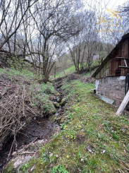 PREDANÉ - Chalupa pri potôčiku / Nová Baňa