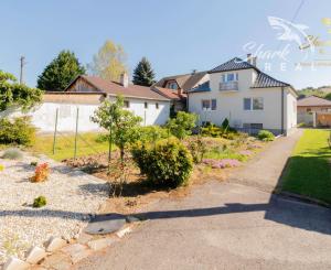 KRÁSNY rodinný dom v atraktívnej obci BANKA