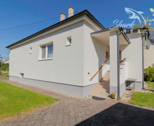 KRÁSNY rodinný dom v atraktívnej obci BANKA