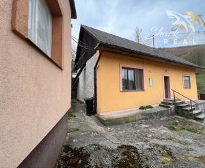 PREDANÉ - RD - Chalupa pri potôčiku / Nová Baňa