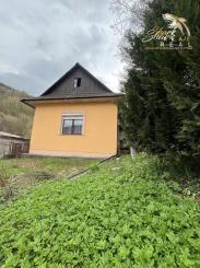 PREDANÉ - RD - Chalupa pri potôčiku / Nová Baňa