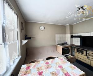 PREDANÉ - RD - Chalupa pri potôčiku / Nová Baňa