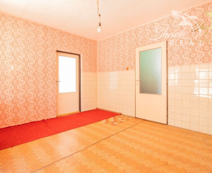 REZERVOVANÉ - Rodinný dom s rozľahlým slnečným pozemkom