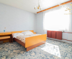 REZERVOVANÉ - Rodinný dom s rozľahlým slnečným pozemkom