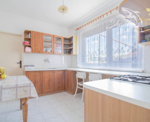 Čiastočne zrekonštruovaný dom vo výbornej lokalite s garážou